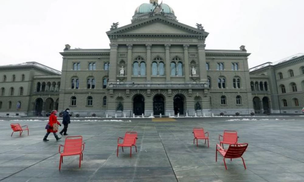 Κορονοϊός - Ελβετία: Κάνει πίσω στη χαλάρωση των περιορισμών